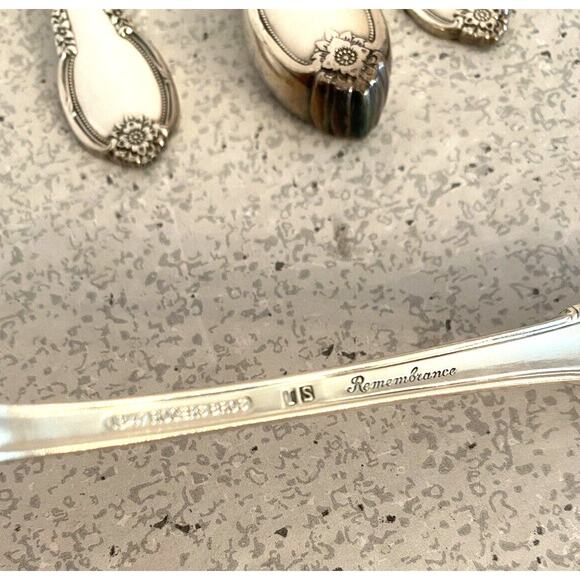 Remembrance Silverplate Flatware 4-pc Hostess Set International Silver 1948 - Picture 8 of 9